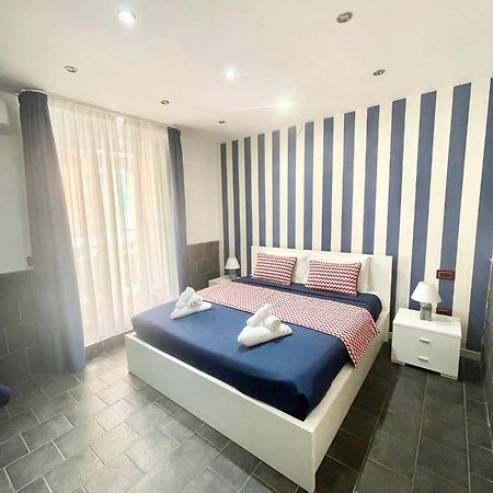 Yacht Club Angioino Hotel Наполи Екстериор снимка