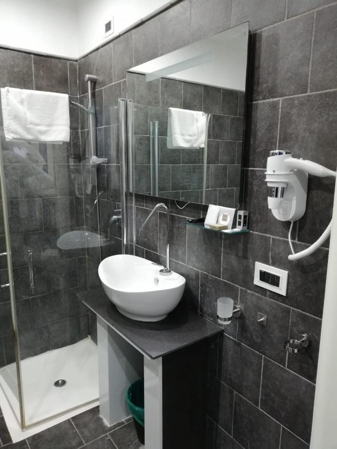 Yacht Club Angioino Hotel Наполи Екстериор снимка