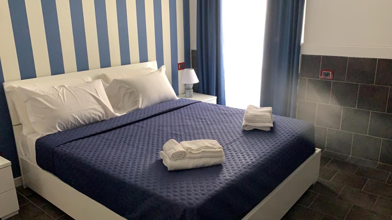 Yacht Club Angioino Hotel Наполи Екстериор снимка