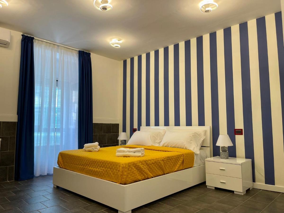 Yacht Club Angioino Hotel Наполи Екстериор снимка