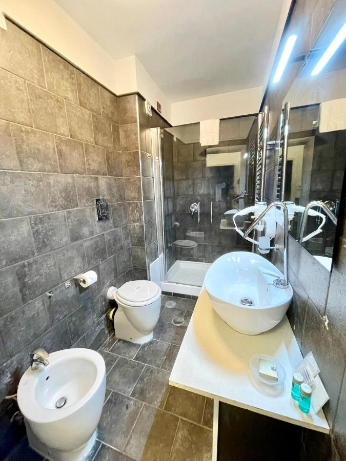 Yacht Club Angioino Hotel Наполи Екстериор снимка