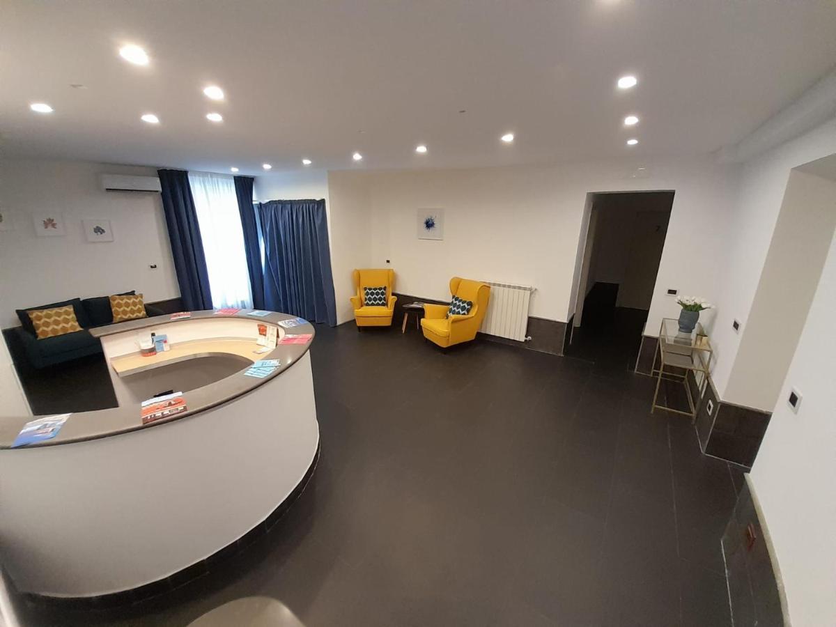 Yacht Club Angioino Hotel Наполи Екстериор снимка