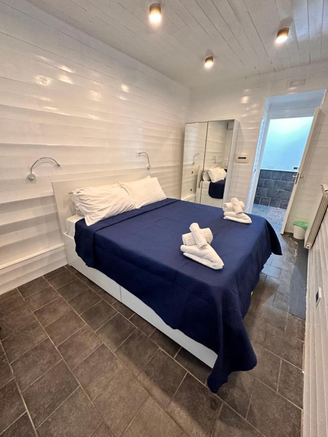 Yacht Club Angioino Hotel Наполи Екстериор снимка