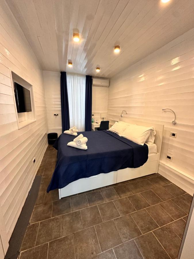 Yacht Club Angioino Hotel Наполи Екстериор снимка