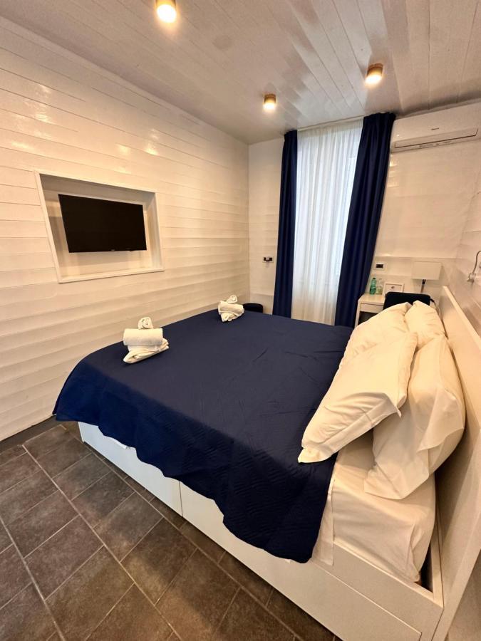 Yacht Club Angioino Hotel Наполи Екстериор снимка