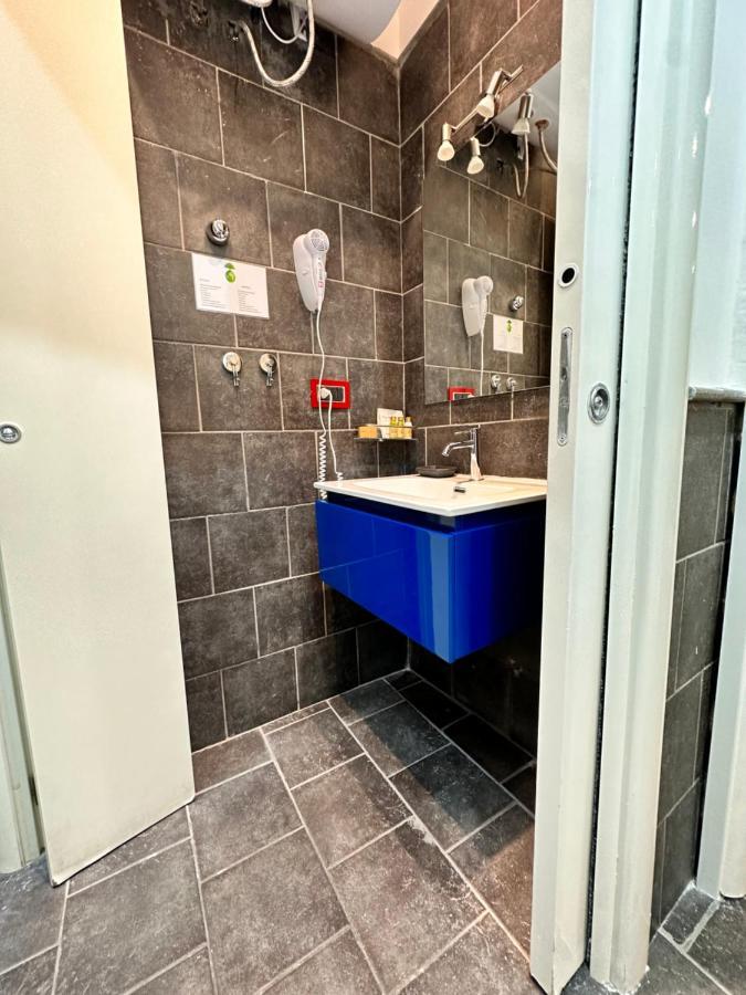 Yacht Club Angioino Hotel Наполи Екстериор снимка
